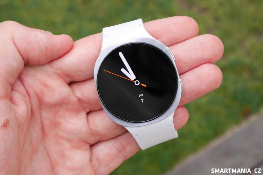 Galaxy Watch 8 v bílé barvě