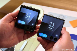 Odlehčený Samsung Galaxy Z Flip 7 FE (vlevo) a zbrusu nový Z Flip 7 (vpravo)