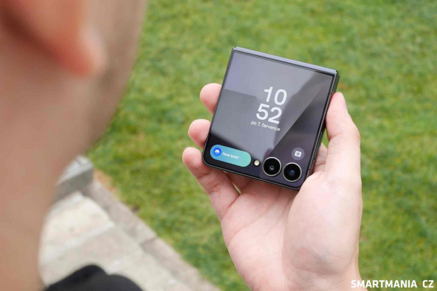Samsung Galaxy Z Flip 7 se zavřeným displejem