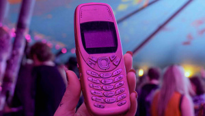 Starý telefon k recyklaci