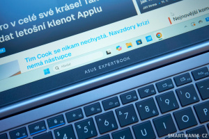 Asus Expertbook P3405 a detail na klávesnici