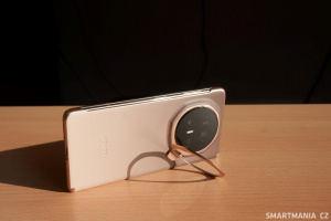 Pouzdro smartphonu Honor Magic V5 funguje i jako stojan