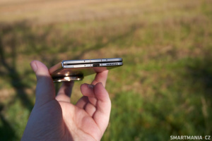 Spodní strana telefonu Honor Magic V5