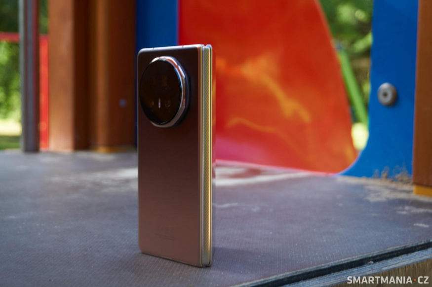 Detail pantu ohebného smartphonu Honor Magic V5