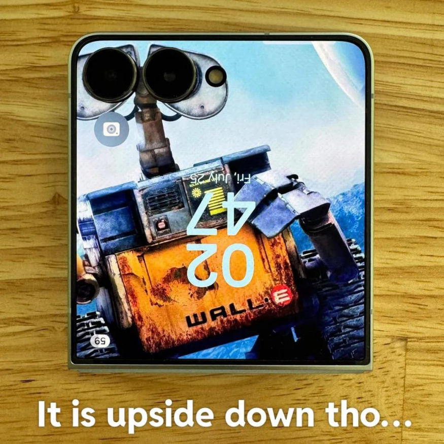 Samsung Galaxy Z Flip 7 Wall-E