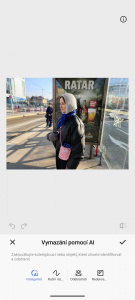 Automatické rozpoznání a vymazání kolemjdoucích