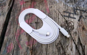 Google dlouhé roky dodává metrový kabel s USB-C na obou koncích