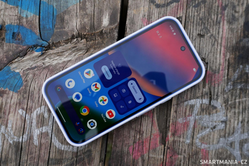 Google Pixel 10 je sympatický fešák, ale stává se spíš hardwarovou reklamou na cloudové služby Googlu než samostatným telefonem