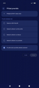 Pravidla jsou vázaná jen na místo, na Bixby rutiny nestačí a na Tasker už vůbec ne
