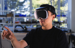 Prototypy headsetů pro virtuální a smíšenou realitu od Mety