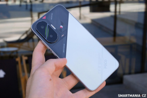 Poco F7 v ruce redaktora Poco F7 v ruce redaktora