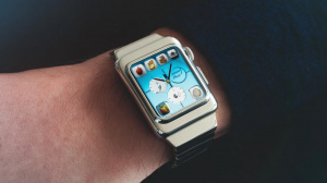 Retro Apple Watch (ilustrační obrázek)