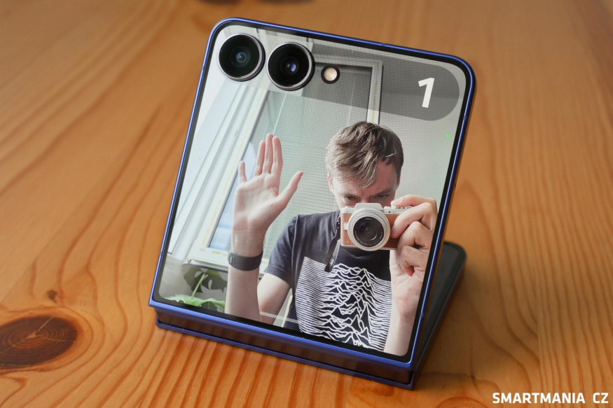 Bezdotykové focení na Galaxy Z Flip 7