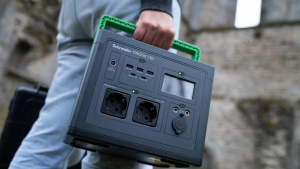Přenosná dobíjecí stanice Schneider OffGrid
