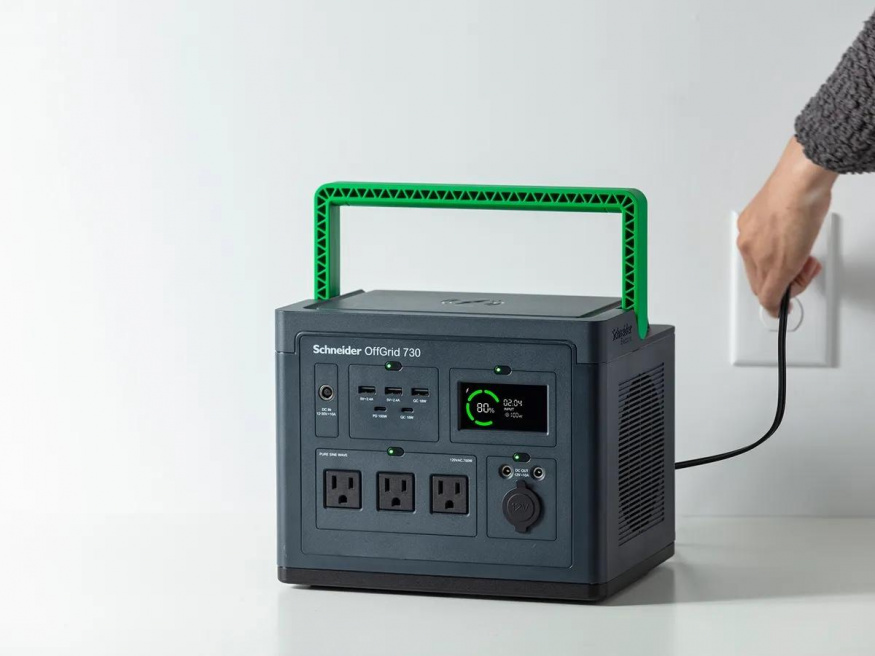 Přenosná dobíjecí stanice Schneider OffGrid