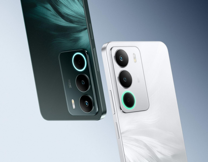 Realme C71 v bílé a zelené barvě