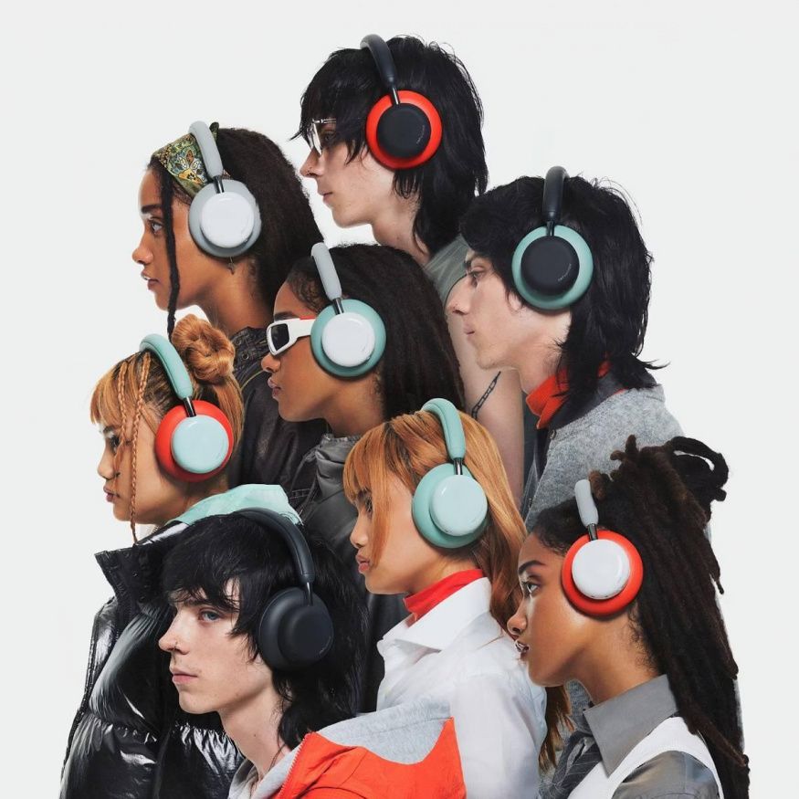 CMF Headphone Pro v různých barevných kombinacích