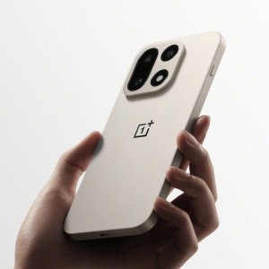 Oneplus 15 v barvě Dune na oficiálním tiskovém snímku