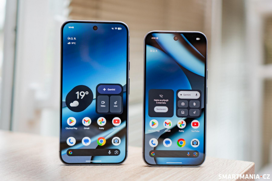 Pixel 10 Pro XL a Pixel 10 Pro z přední strany