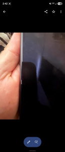 Odlupující se barva z Galaxy Z Fold 7