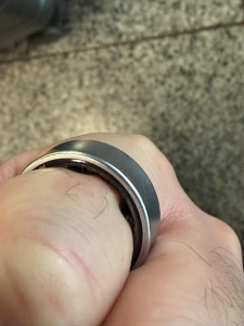Poškozený Galaxy Ring youtubera ZoneOfTech