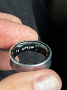 Poškozený Galaxy Ring youtubera ZoneOfTech