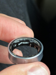 Poškozený Galaxy Ring youtubera ZoneOfTech