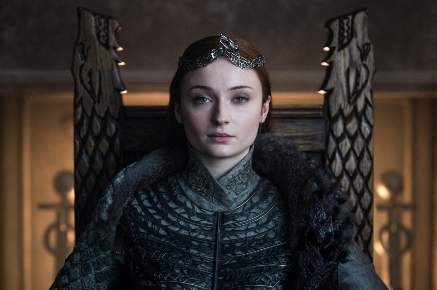 Herečka Sophie Turner v roli Sansy Stark v seriálu Hra o trůny Herečka Sophie Turner v roli Sansy Stark v seriálu Hra o trůny