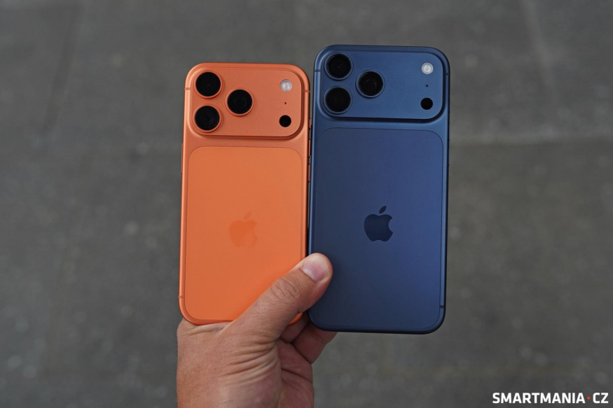 iPhone 17 Pro v oranžové a iPhone 17 Pro Max v modré barvě iPhone 17 Pro v oranžové a iPhone 17 Pro Max v modré barvě