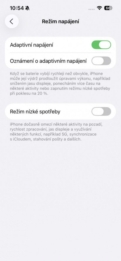 Adaptivní napájení baterie v iOS 26