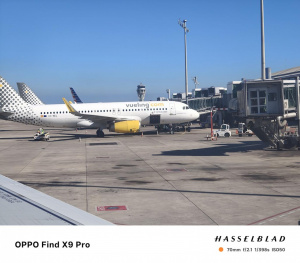 Teleobjektiv (3× optický) Teleobjektiv (3× optický)