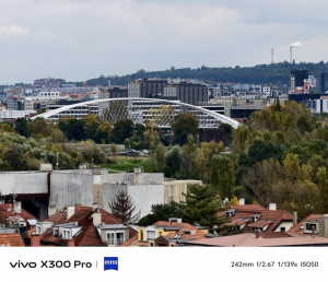 Teleobjektiv (10× hybridní)