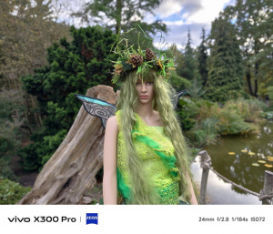 Hlavní fotoaparát – portrét, 24 mm