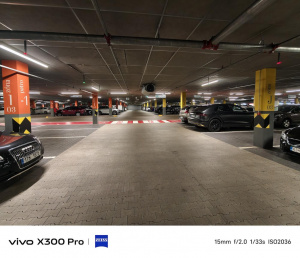 Hlavní fotoaparát – 1×