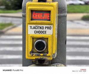 Teleobjektiv (4× optický zoom)