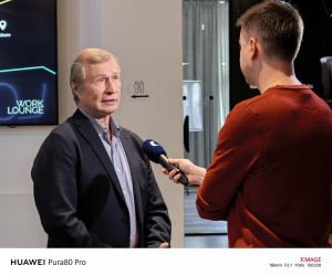 Teleobjektiv (4× optický zoom)