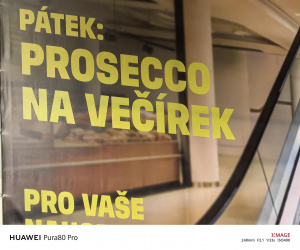 Teleobjektiv (10× hybridní zoom)