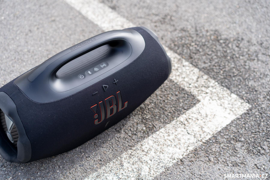 JBL Boombox 4 najde využití na hřišti, zahradní párty, v tělocvičně i u bazénu