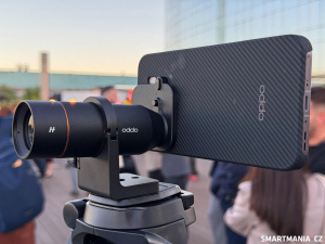Oppo Find X9 Pro s nasazeným telekonvertorem Oppo Find X9 Pro s nasazeným telekonvertorem