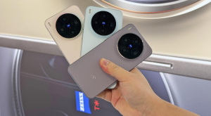Kompaktní smartphone Vivo X300 ve třech barevných variantách