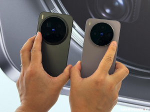 Vivo X300 Pro (vlevo) a Vivo X300