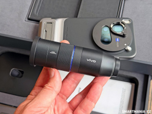 Externí teleobjektiv s 2,35× přiblížením (ekvivalent 200mm ohniska) Vivo X300 Pro Photography Kit 09