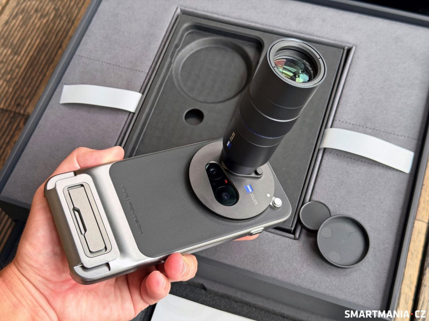 Maximálně můžete využít až 100× přiblížení (ekvivalent ohniska 5 400 mm) Maximálně můžete využít až 100× přiblížení (ekvivalent ohniska 5 400 mm)