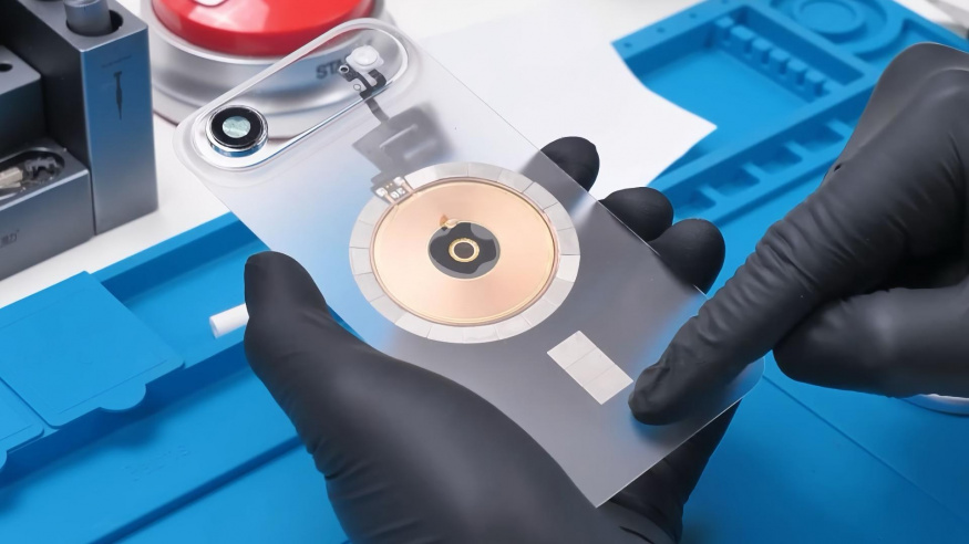 iPhone Air s průhlednými zády