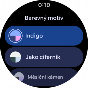 Barevný motiv se dá měnit pro ciferníky i celý systém