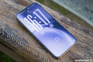 Displej má na slunci bohatou svítivost až 4 500 nitů