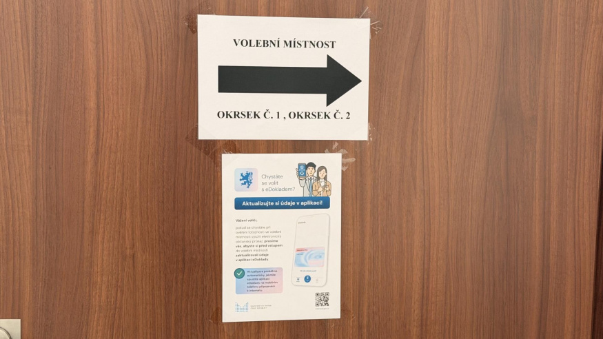 Upozornění pro voliče skrze eDoklady před volební místností