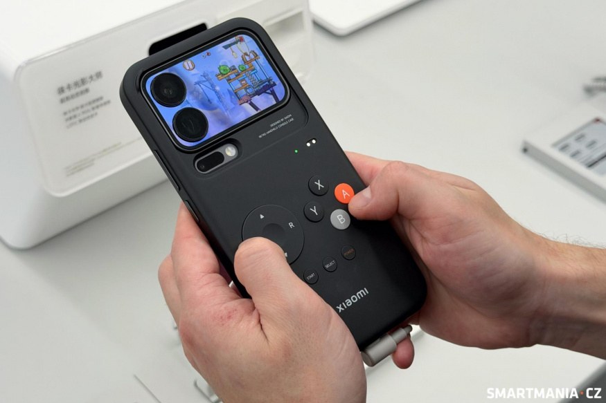 Xiaomi 17 Pro Max v pouzdro v designu retro konzole