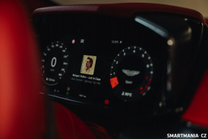 CarPlay Ultra na displeji za volantem