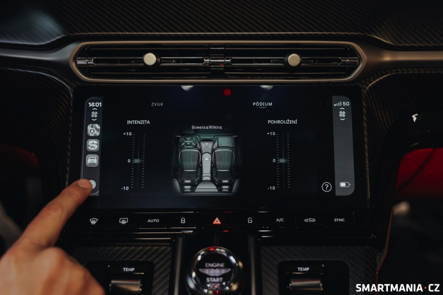 Pokročilejší konfiguraci audio systému už CarPlay Ultra nezvládne, ale „zavolá“ si nabídku ze standardního infotainmentu